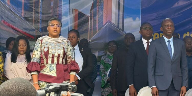 RDC: Judith Suminwa pose la première pierre du nouveau centre des infrastructures dénommé  » Félix-Antoine Tshisekedi Tshilombo » à Kinshasa