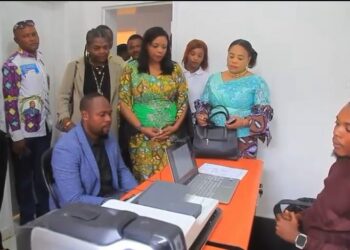 Haut-Katanga: la ministre des Transports Lorraine Lusamba lance la délivrance de la carte numérique professionnelle des chauffeurs