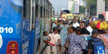 Transport à Kinshasa : Le gouvernement déploie des bus publics pour atténuer la pénurie (Document)