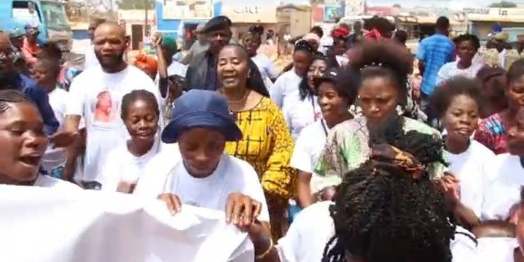 Lualaba : La princesse Dominique MUNONGO INAMIZI a partagé un moment de convivialité avec sa base de Kisanfu