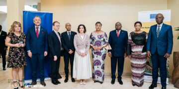 Table ronde sur les services essentiels en période de conflit : plusieurs partenaires discutent sur la protection des populations civiles.