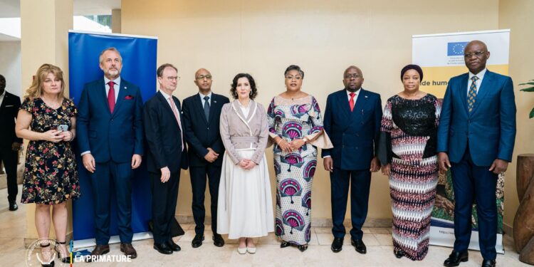 Table ronde sur les services essentiels en période de conflit : plusieurs partenaires discutent sur la protection des populations civiles.