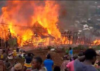 Guerre à l’Est : à 4 jours du nouveau cessez-le-feu, les rebelles du M23 incendient plusieurs maisons des civils dans les Hauts plateaux de FIZI-UVIRA (FARDC)