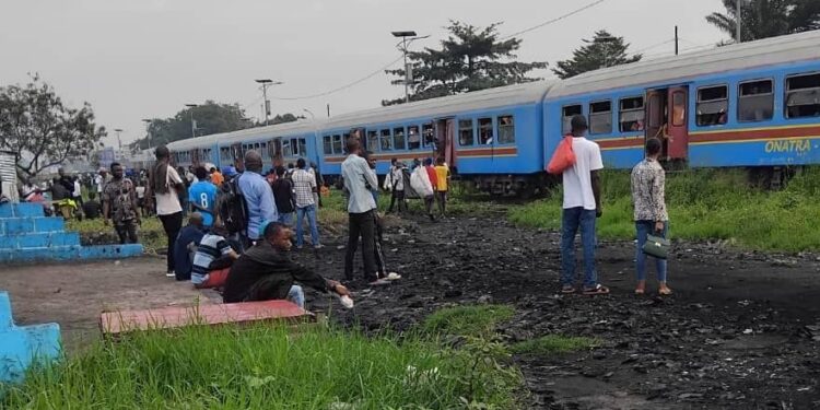 Kinshasa : un train urbain de l’Onatra bloqué à Limete après des manifestations liées au déguerpissement de Pakadjuma