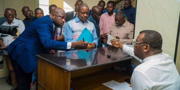 Fonction publique : le VPM Lihau annonce un travail de réajustement des salaires des fonctionnaires