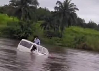 Kasaï Oriental : Trois morts et cinq disparus dans le naufrage d’un véhicule à la traversée du bac sur la rivière Kalelu