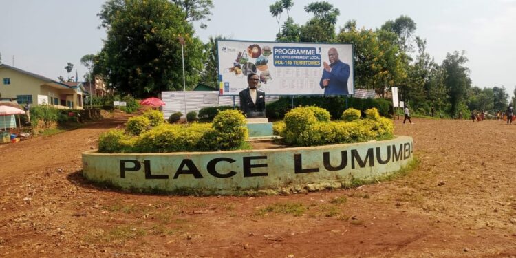 Kalehe : sans bâches ni abris adéquats, des déplacés de guerre affrontent les pluies dans des huttes de fortune