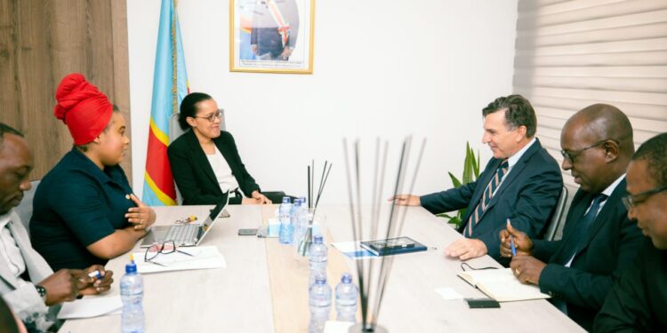 Coopération : Le gouvernement congolais et le PAM renforcent leur partenariat pour l&rsquo;alimentation scolaire en RDC