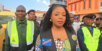 Lubumbashi: la ministre Lorraine Lusamba sensibilise les chauffeurs et les usagers sur le civisme routier et le respect du Code de la Route