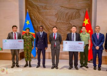 RDC : l’Union des sociétés minières à capitaux chinois remet en grande pompe un chèque de 10 mille dollars aux anciens combattants