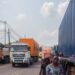 Kinshasa : interdits de circuler la journée, les chauffeurs des véhicules poids lourds défient l’autorité