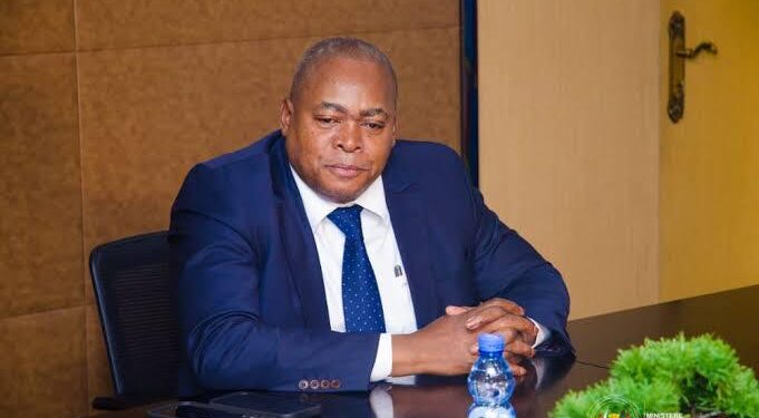 RDC : Le ministre des finances Doudou Fwamba suspend le DG du BCECO Jean Mabi pour fautes lourdes (sources concordantes)