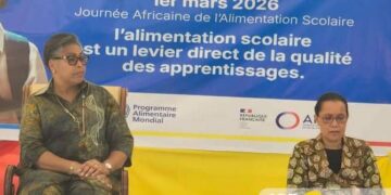Tanganyika: Judith Suminwa lance le programme national de cantines scolaires à l’école primaire Kifungo à Kalemie