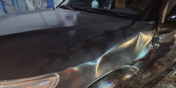 Incivisme routier à Kinshasa : Le véhicule du journaliste Doux-Jesus BELEDU endommagé dans un incident impliquant la garde républicaine