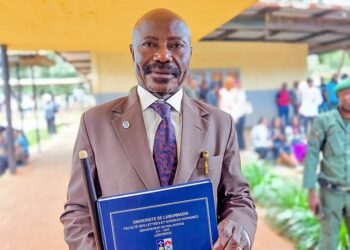 Lubumbashi : Le général Eddy Kapend décroche la plus grande distinction pour la défense de son mémoire de DEA sur la guerre asymétrique et l’éthique militaire