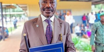 Lubumbashi : Le général Eddy Kapend décroche la plus grande distinction pour la défense de son mémoire de DEA sur la guerre asymétrique et l’éthique militaire