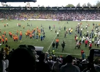 Foot – Ligue 1 : Le derby Mazembe-Lupopo vire à l’affrontement entre supporters entraînant une suspension du résultat (0-0)