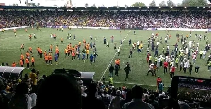 Foot – Ligue 1 : Le derby Mazembe-Lupopo vire à l’affrontement entre supporters entraînant une suspension du résultat (0-0)