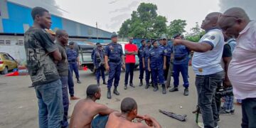 Insécurité à Kinshasa: La police nationale congolaise arrête cinq criminels à Mikonga lors d’une opération nocturne (Document)