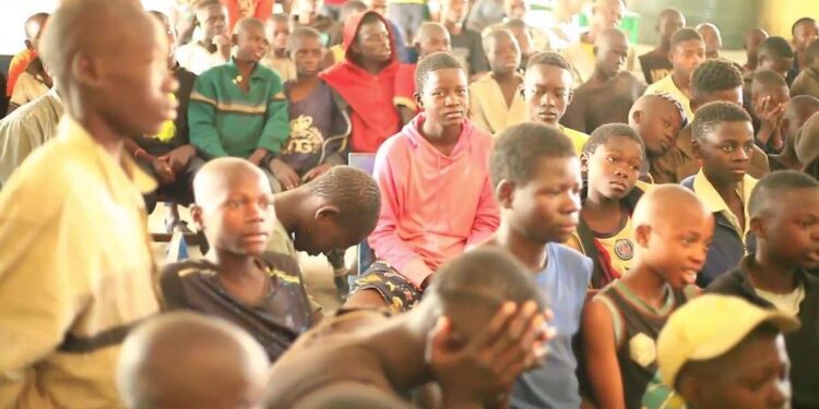 Haut-Katanga: La CNDH dénonce la détention de 120 enfants de la rue dans les locaux de la police criminelle de Lubumbashi