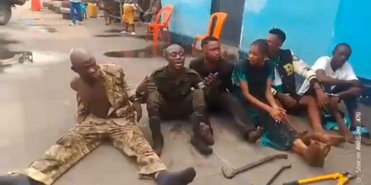 Insécurité à Kinshasa : Plus de six présumés bandits arrêtés après le meurtre d’une jeune fille de deux ans à Bibwa