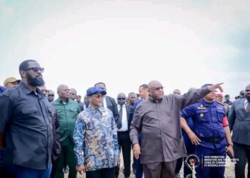 Kinshasa : Jean-Pierre Bemba inspecte les travaux de déblaiement du chenal de Kingabwa et donne un ultimatum de 30 jours