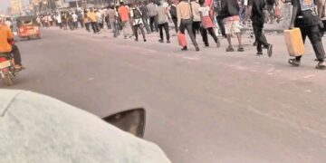 Kinshasa : La grève des chauffeurs paralyse la ville et le silence du gouvernement inquiète la population