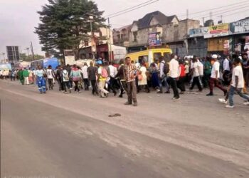 Kinshasa : Malgré l’annonce officielle de la fin de la grève, les transports en commun restent paralysés