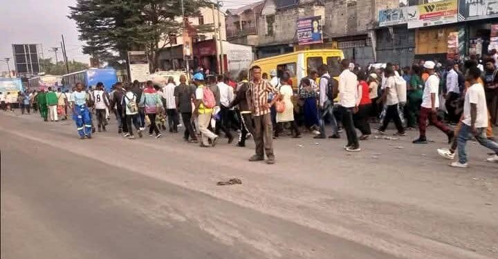 Kinshasa : Malgré l’annonce officielle de la fin de la grève, les transports en commun restent paralysés