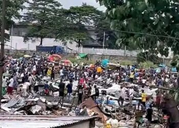 Kinshasa : Le gouvernement démolit des débits de boissons à Limete pour assainir et élargir le boulevard Lumumba