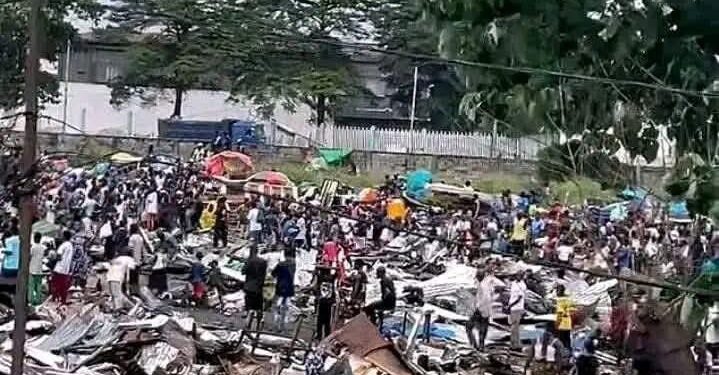 Kinshasa : Le gouvernement démolit des débits de boissons à Limete pour assainir et élargir le boulevard Lumumba