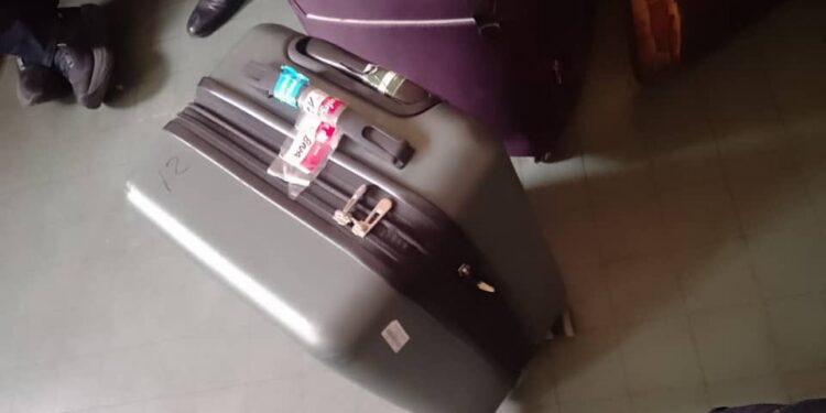 1,9 million de dollars saisis à l’aéroport de N’Djili: Guillaume Ngefa met en garde contre la manipulation et le partage des fonds