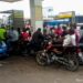 Kinshasa : Longues files d’attente dans les stations-service, la pénurie de carburant inquiète ce lundi 23 mars (Constat)