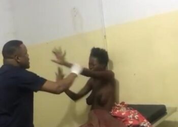 Kinshasa : une vidéo d’une patiente violentée et filmée nue par un médecin choque l’opinion
