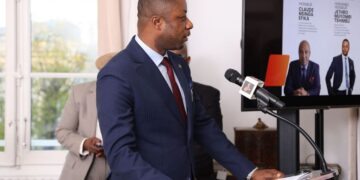 Paris : le député national Muyombi Tshimbu Jéthro appelle la diaspora à investir dans l’industrialisation en RDC