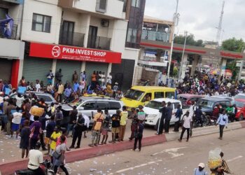Kinshasa: Delly Sesanga dénonce l&rsquo;arrestation brutale de ses hauts cadres lors de la manifestation anti-migrant à Kitambo