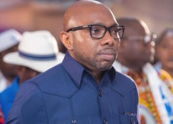 Lubumbashi : le sénateur Dany Banza offre 100.000 dollars à toute personne permettant d’identifier les hommes lourdement armés ayant attaqué sa résidence .