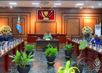 Sécurisation des flux d’or : le gouvernement charge le Ministre des Mines Louis Watum de bancariser les coopératives minières