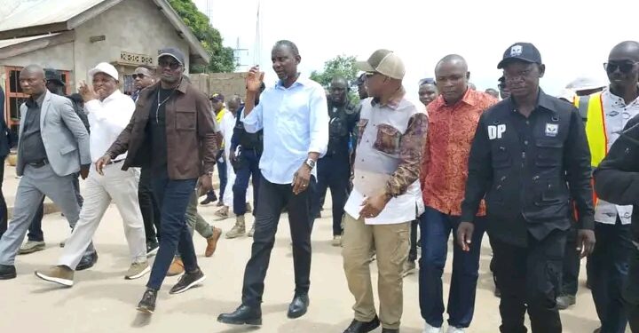 Tanganyika : le ministre national des infrastructures en mission d’inspection des chantiers à Kalemie