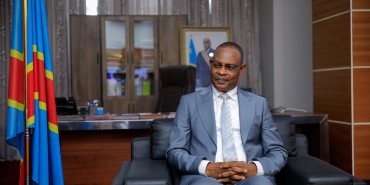 RDC : le gouvernement ferme 400 services privés de placement pour irrégularités graves