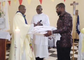 Pâques 2026 : les chrétiens de la paroisse St Georges de Kasenga remercient l’honorable Balth COLA pour les nouvelles tuniques , la rénovation du domaine marial et la sonorisation moderne