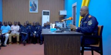 Kinshasa : La police met fin aux arrestations arbitraires de jeunes garçons mal coiffés conformément à l&rsquo;instruction du chef de l&rsquo;État