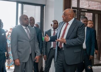 Sécurité aux frontières : Le ministre de l&rsquo;intérieur évalue l’application de l’ordre opérationnel pour renforcer la sûreté aéroportuaire et lutter contre les tracasseries