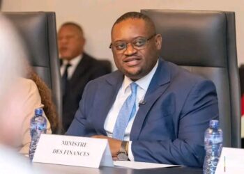 Retard récurrent de la paie des fonctionnaires : le ministre des Finances Doudou Fwamba visé par une question orale avec débat à l&rsquo;assemblée nationale