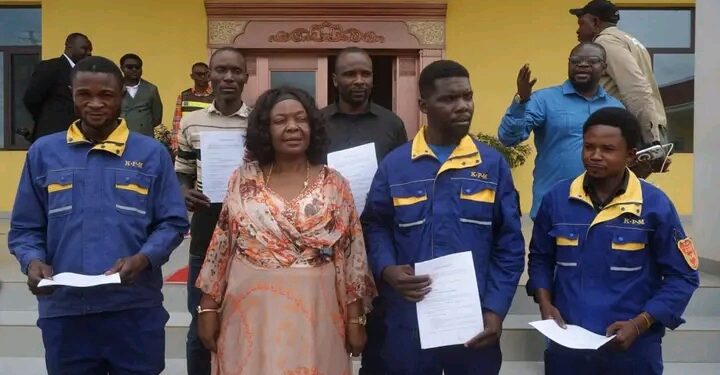 Scandale à Likasi : l’entreprise Kaipeng Mining emploie 1300 congolais sans contrat de travail , surprise désagréable pour le Ministre de l’emploi et Travail