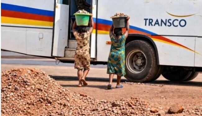 Kasaï : Controverse autour de l’utilisation des bus de Transco pour le transport de caillasses à Tshikapa