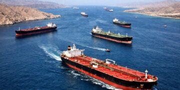 Crise au Moyen-Orient : 24 heures après la hausse des prix des carburants en RDC, l’Iran rouvre le détroit d’Ormuz