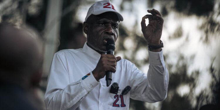 L’USN lance les consultations pour le changement de la constitution : Fayulu met en garde contre la «soif » du pouvoir