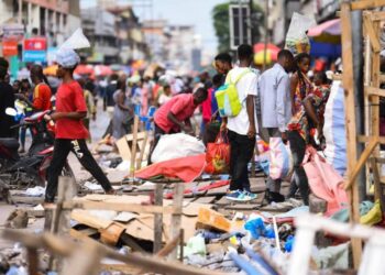 Lutte contre les embouteillages à Kinshasa : Daniel Bumba annonce la démolition des étalages autour de marché « Zando » dès ce mercredi soir‎