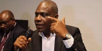 Transfert de 1 100 Afghans : Fayulu dénonce l’obstination du gouvernement congolais confronté à un drame humanitaire à l’Est.